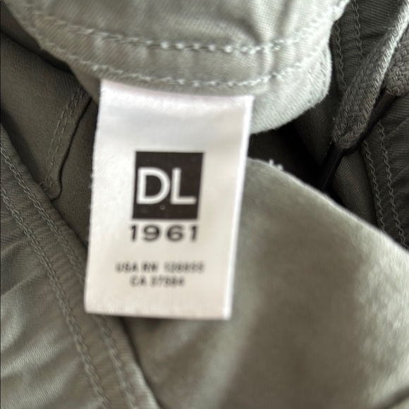 DL1961 Women's Olive Cargo Shorts - Picture 4 of 5